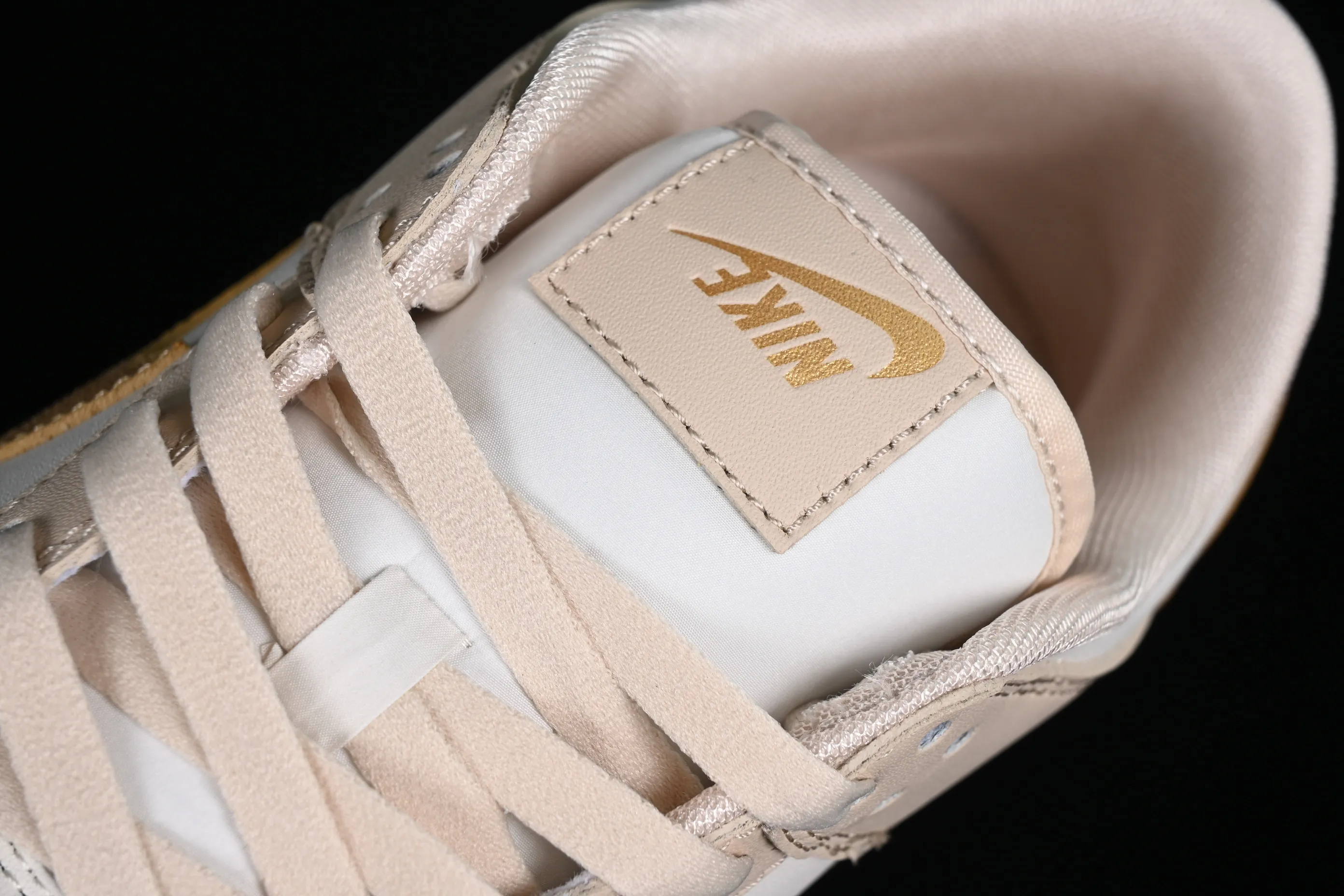 All categories Nk SB Dunk series Nk SB Dunk Low low-top sneakers K version Nk Dunk Low beige gold hook SB low-top sports and leisure sneakers DX5930-001
